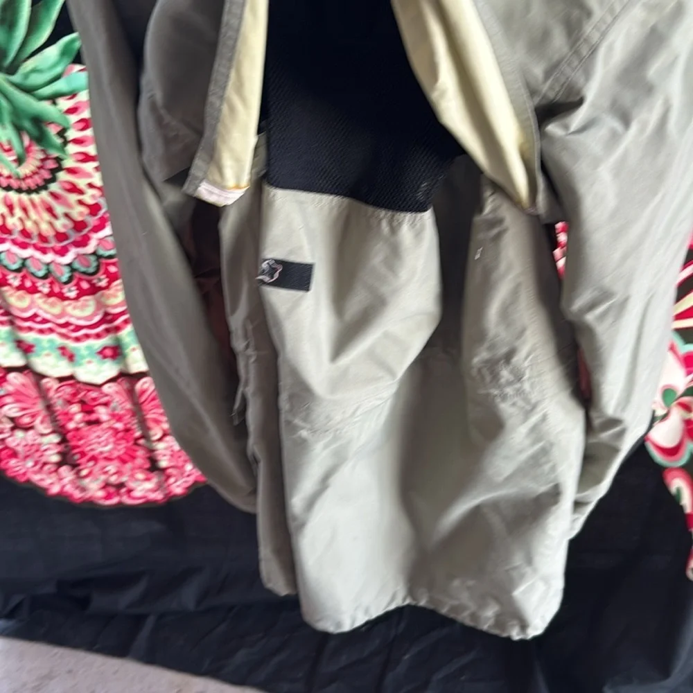 Eddie Bauer 🍍 eddie